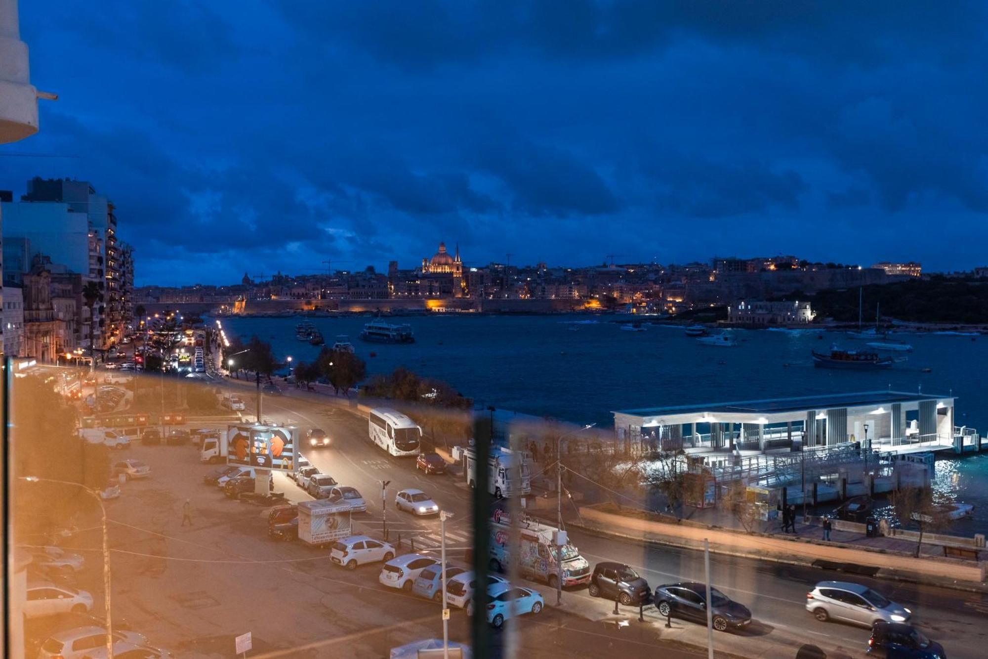 Apartment Galileo - Seafront Luxury Sliema