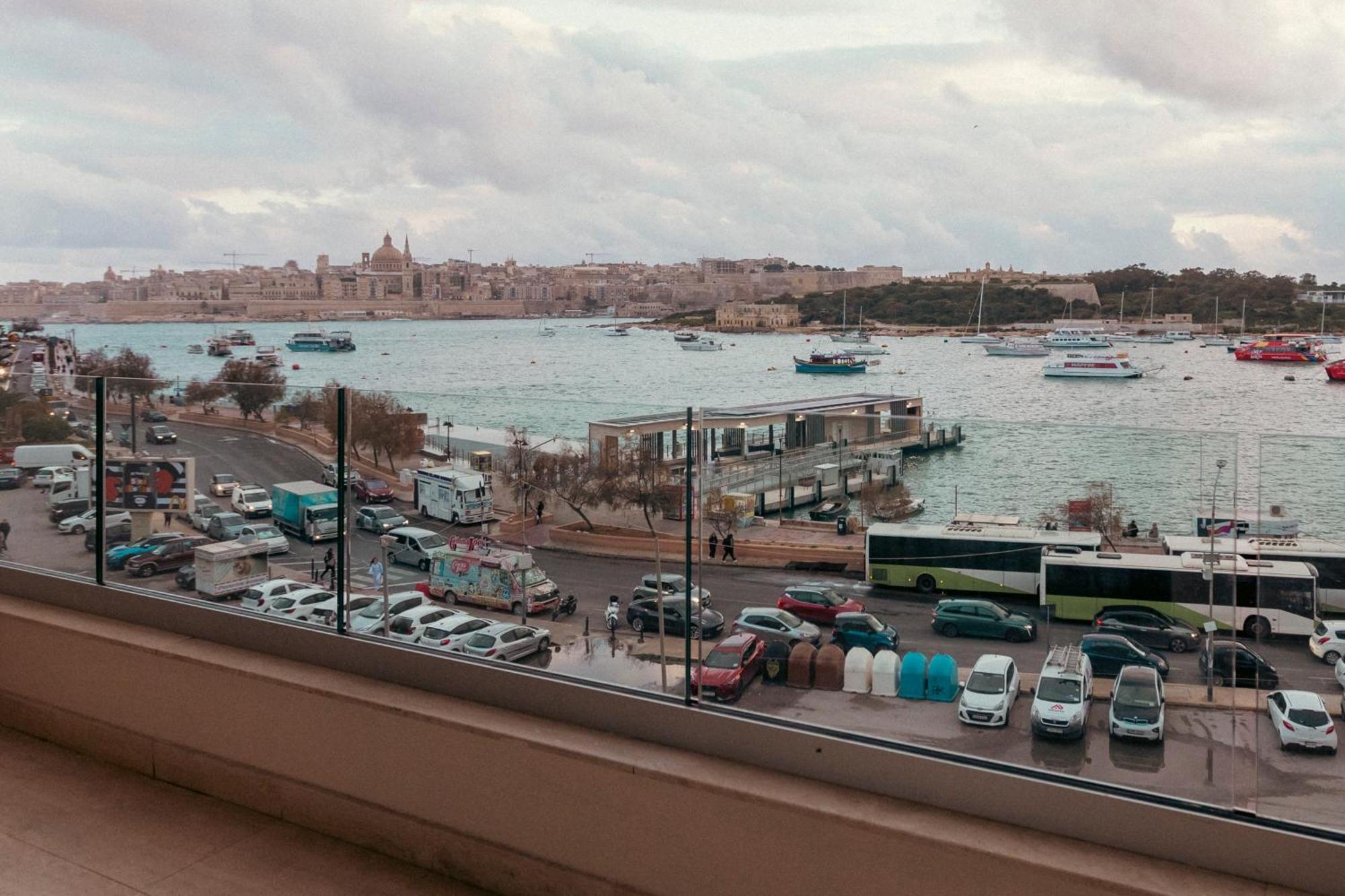 Apartment Galileo - Seafront Luxury Sliema